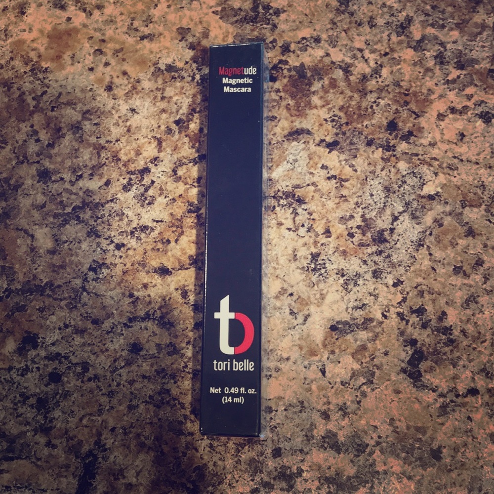 Magnetic liner/mascara combo